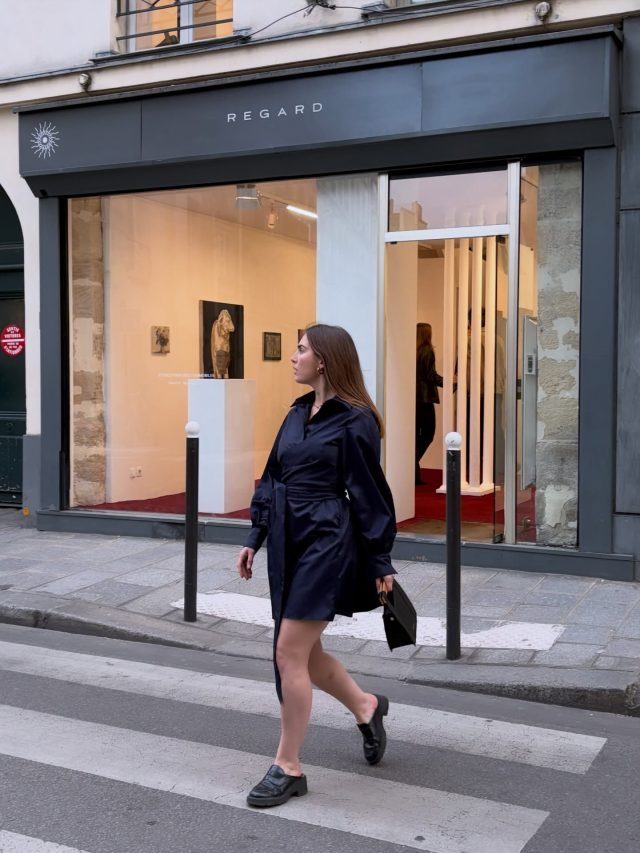 Dans les rues de Saint-Germain-des-Prés, redécouvrez le sac JAN en Edition Croco Noir, un iconique de notre Maison et un intemporel entre design contemporain et touche vintage.

Inscrite dans la collection IDENTITY, cette pièce de caractère est inspirée de la définition d’identité que nous vivons dans une vie, notre personnalité, ce qui nous rend unique.

Sur ce sac, chaque imprimé croco est unique, chaque poignée en bois est unique, chaque bandoulière est unique. Un objet unique, comme vous.

.
.
.
#janmaglone #designerbag #saccroco #sacencuir #maroquineriefrançaise