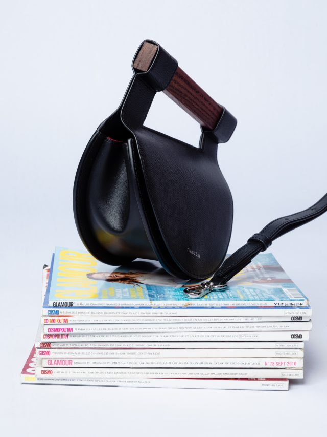 For our ERA bag, you can choose The color of the wood handle… Choose your vibe, choose YOU.

BALANCE Collection
Designed and developped in Paris.
Italian leathers.
Edition Black.

.
.
.
#eramaglone #era #blackleatherbag #designerbag #minibag