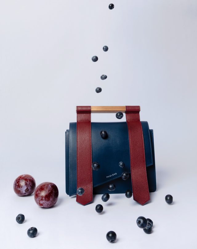 Soyez gourmand.e avec notre sac iconique et sa nouvelle édition : le MAG se couvre de myrtille et de prune sur cette édition MARIN.

A découvrir sur notre site et en boutique !

Collection HERITAGE 
Cuirs italien, bois de frêne 
Crée et développé à Paris, en France

#luxurybag #foodandfashion #newbag #frenchdesigner #magmaglone