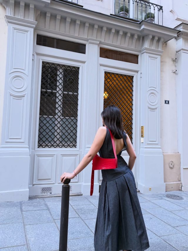 Discover our New edition for The iconic PAM bag : Red Croco !

An Italian cowhide leather with a unique Savage print in an intense Red with a smooth red leather.
A Glamourous and limited Edition Handmade in Paris 🇫🇷

@nabelmartins x @maglone_paris 

.
.
.
#redbag #designerbag #crocoprint #parisianvibes #madeinparis